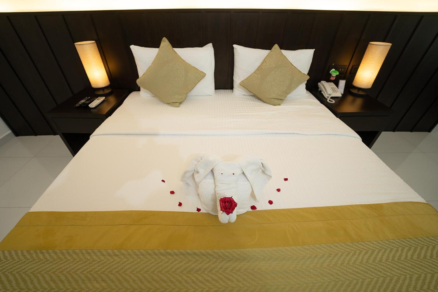 Good Wood Airport Hotel Катунаяка Экстерьер фото